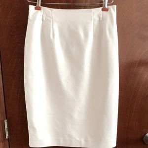 Amanda + Chelsea Pencil Skirt    50% Cotton  Size 6